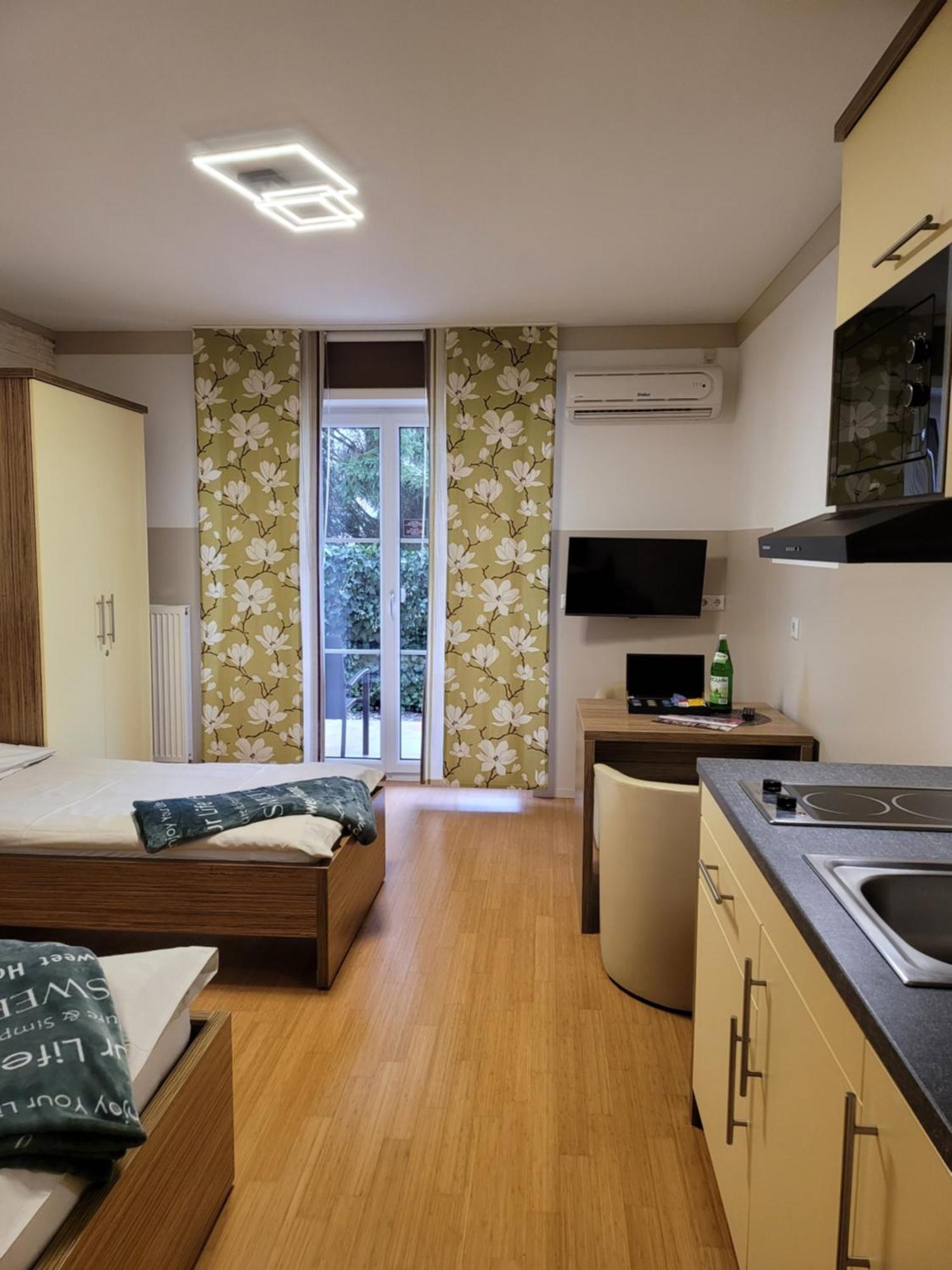 Apartmenthausmannstaetten